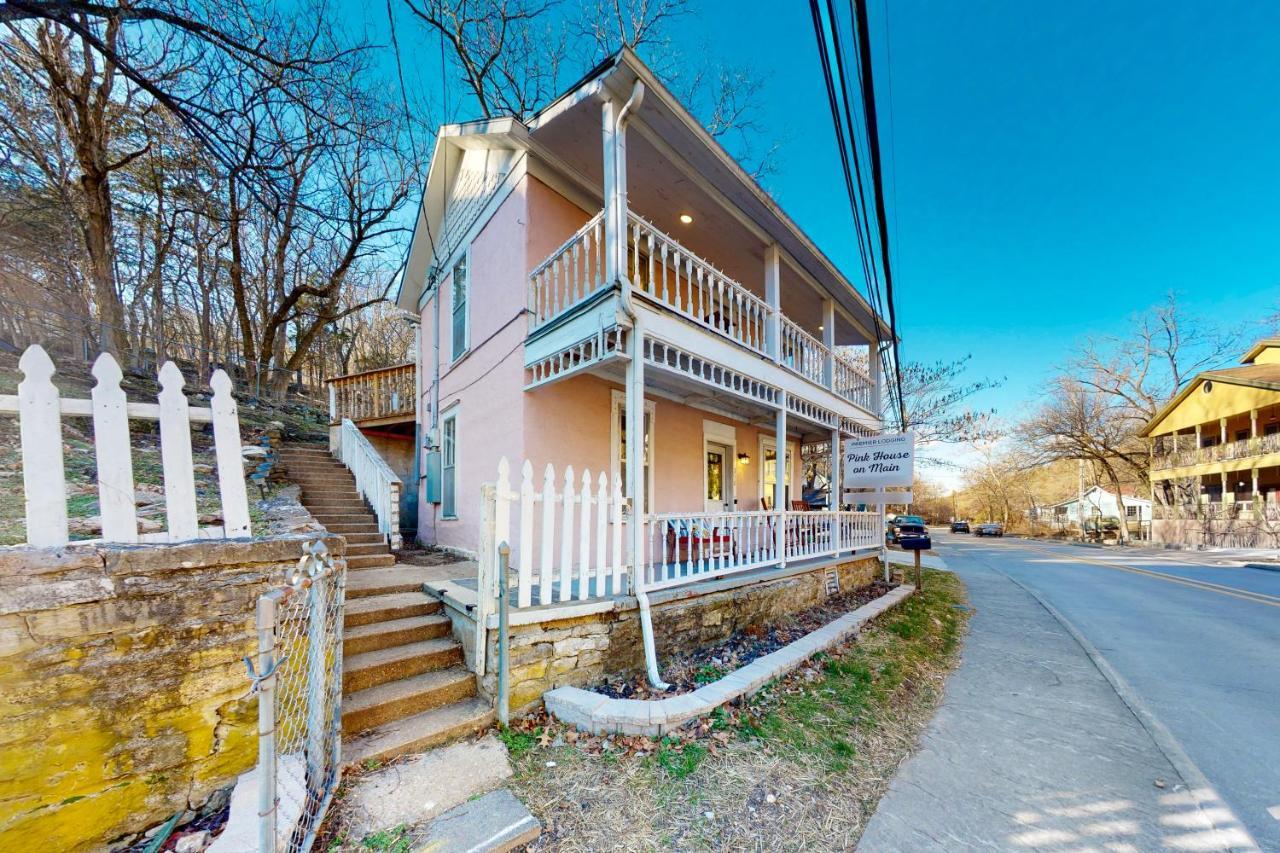 Appartement The Pink House On Main - Upper à Eureka Springs Extérieur photo