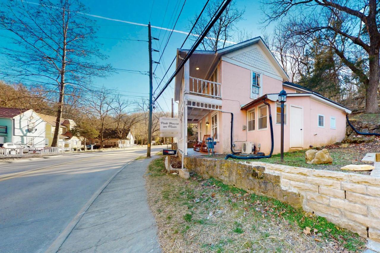 Appartement The Pink House On Main - Upper à Eureka Springs Extérieur photo